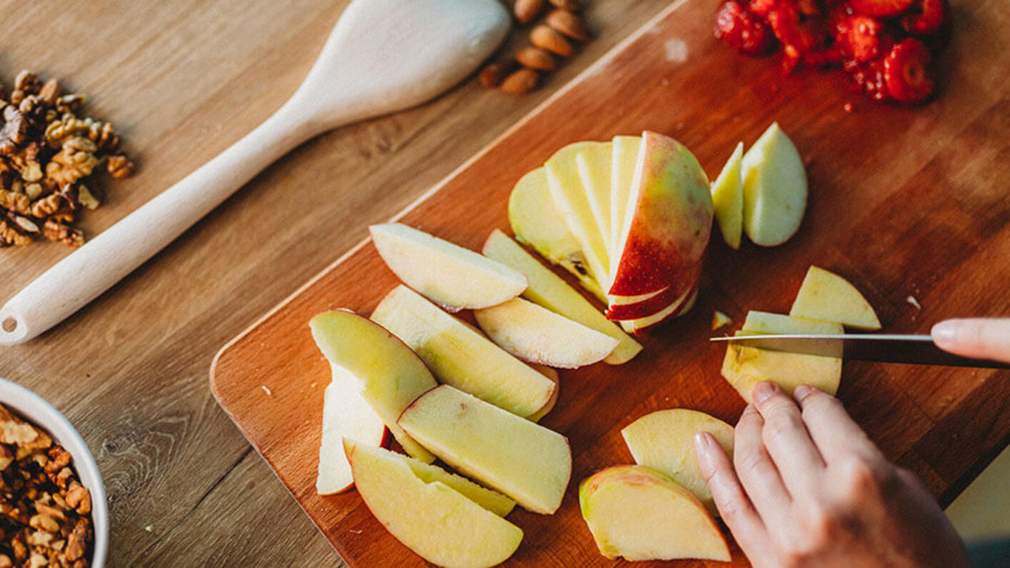 Can dogs eat apple slices best sale